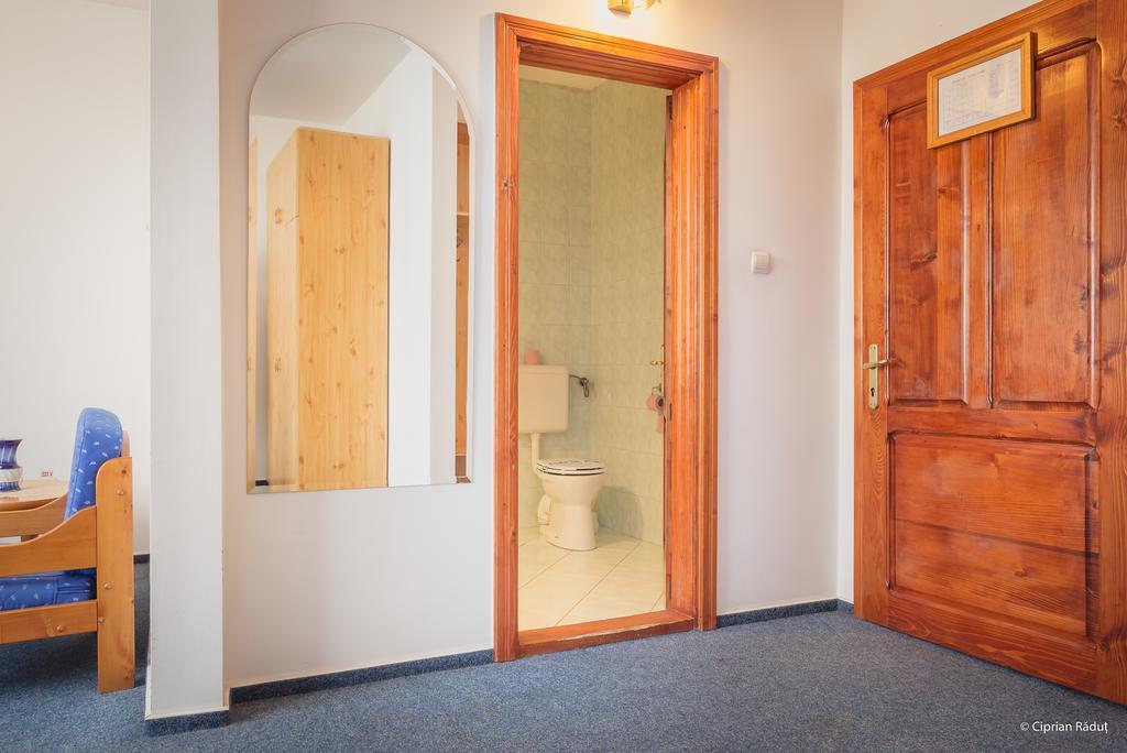 Hotel Iris Tîrnăveni Esterno foto