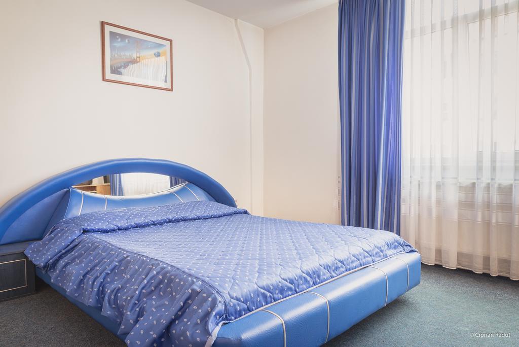 Hotel Iris Tîrnăveni Esterno foto