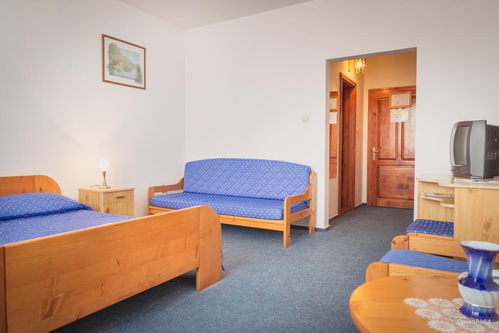 Hotel Iris Tîrnăveni Esterno foto