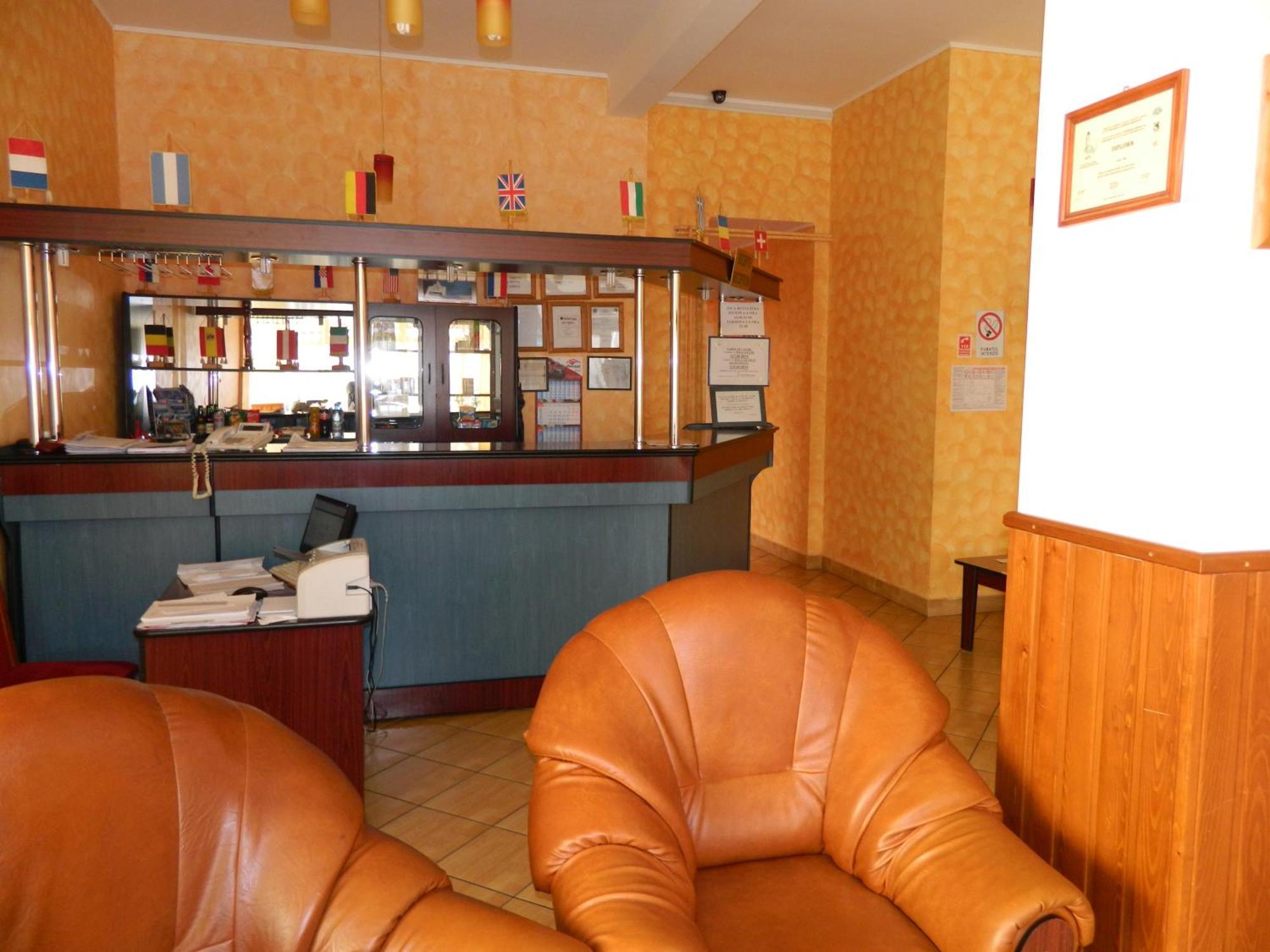 Hotel Iris Tîrnăveni Esterno foto