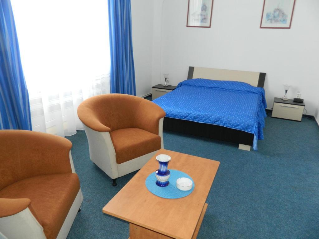 Hotel Iris Tîrnăveni Esterno foto