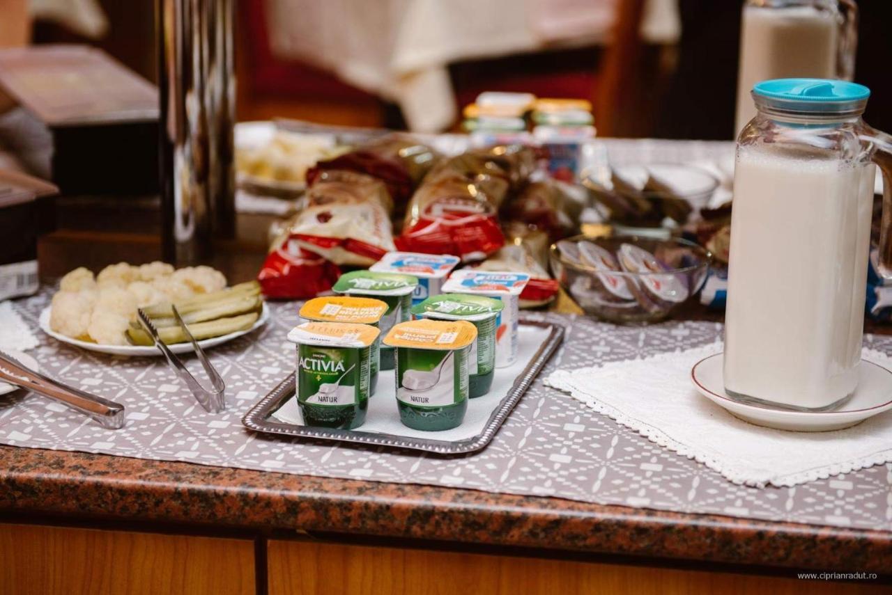 Hotel Iris Tîrnăveni Esterno foto