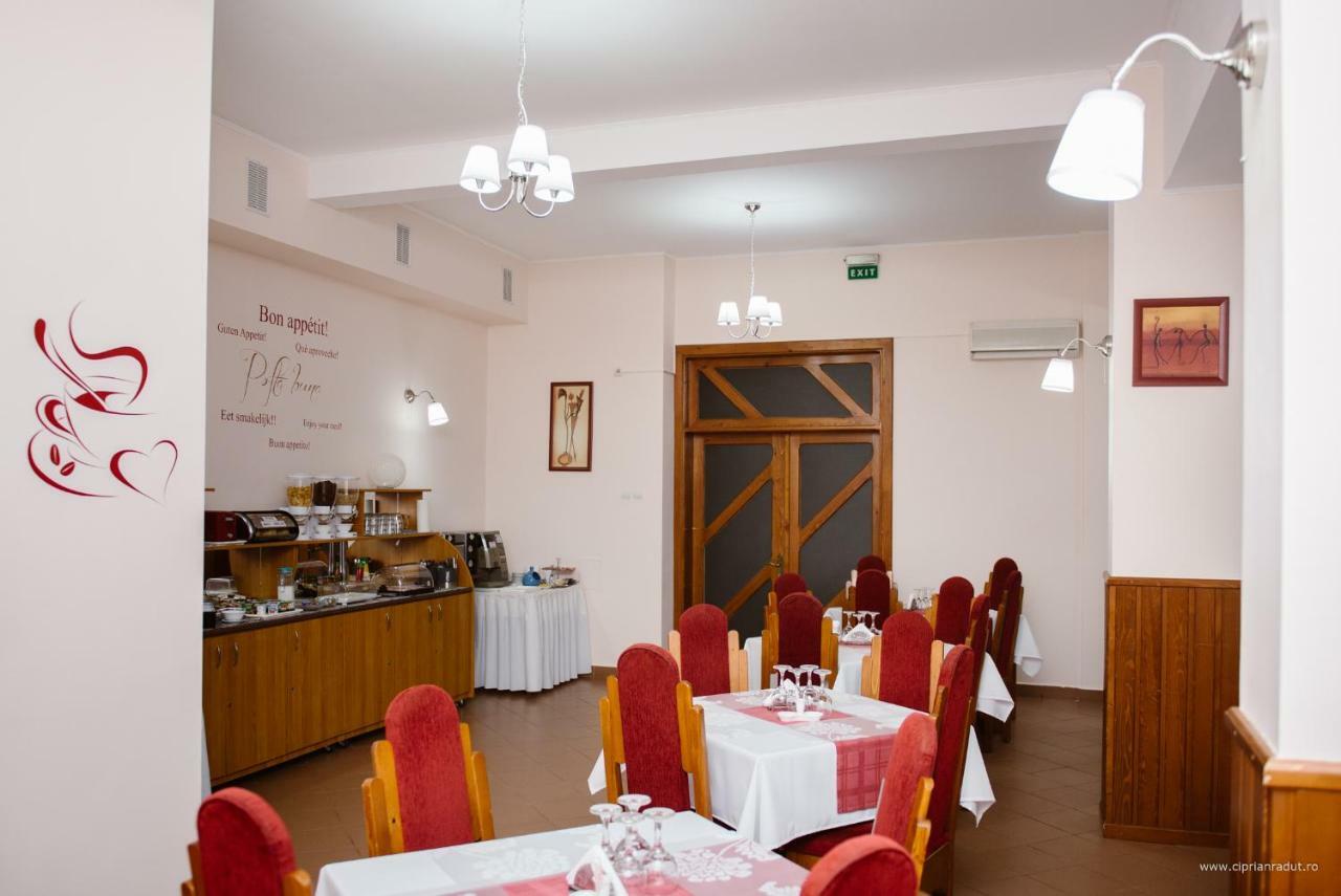 Hotel Iris Tîrnăveni Esterno foto
