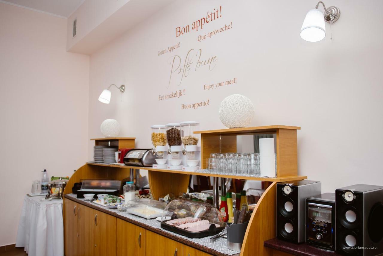 Hotel Iris Tîrnăveni Esterno foto