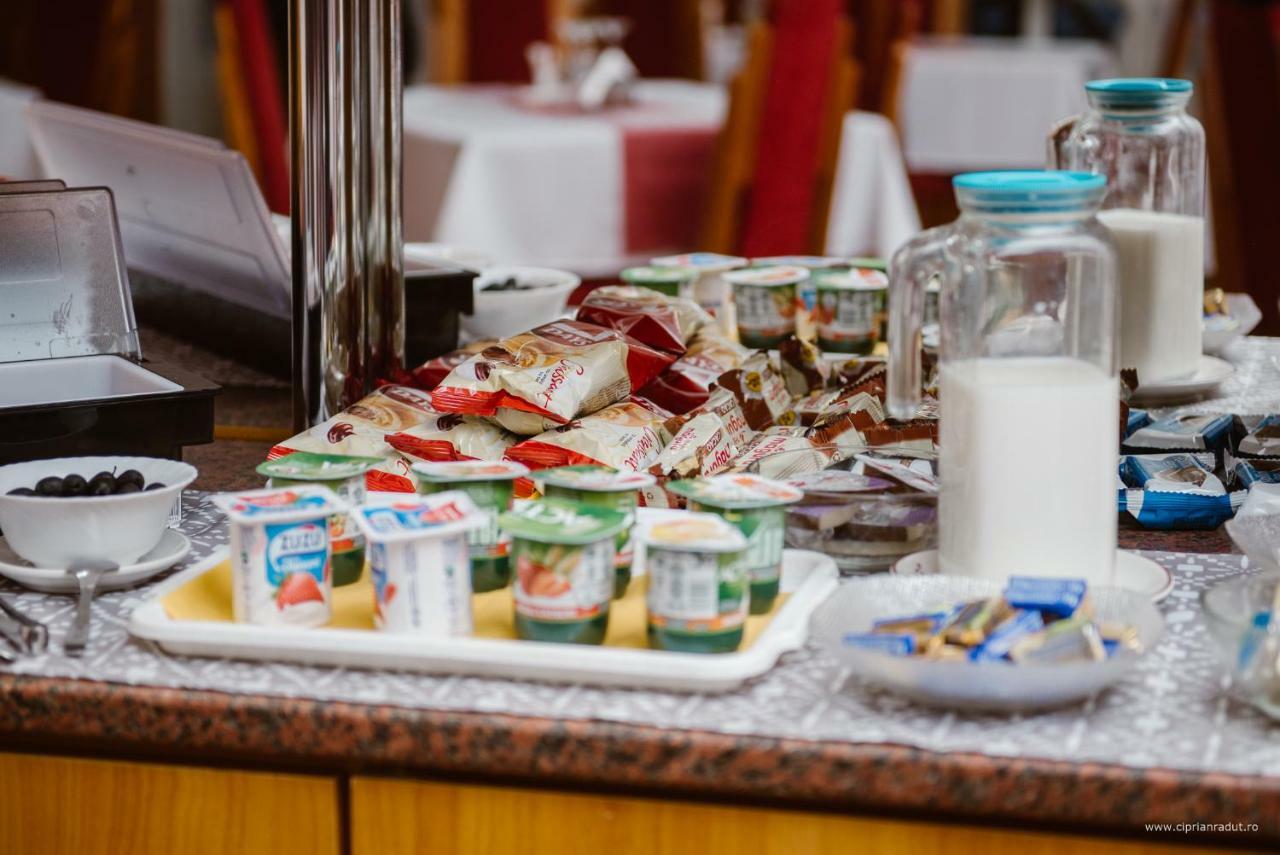 Hotel Iris Tîrnăveni Esterno foto