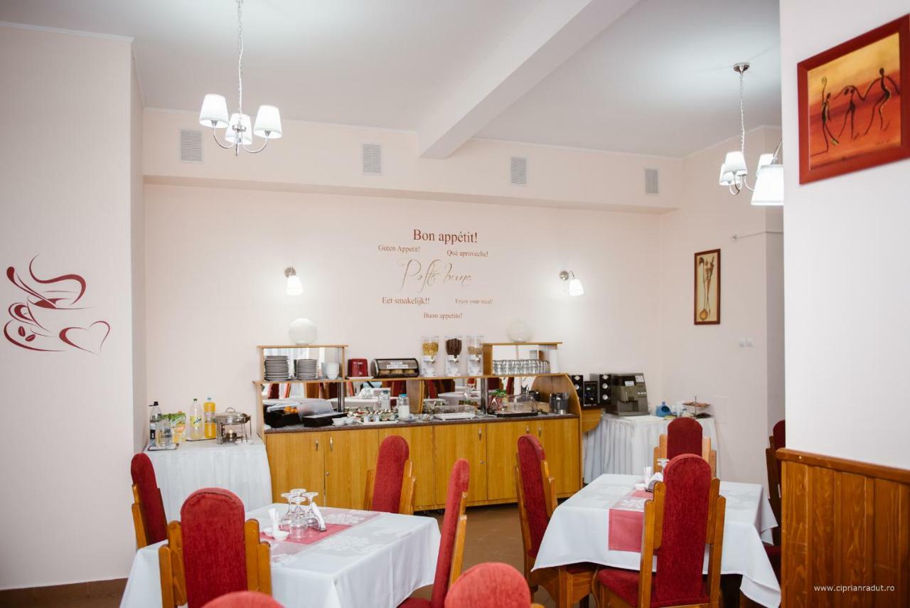 Hotel Iris Tîrnăveni Esterno foto