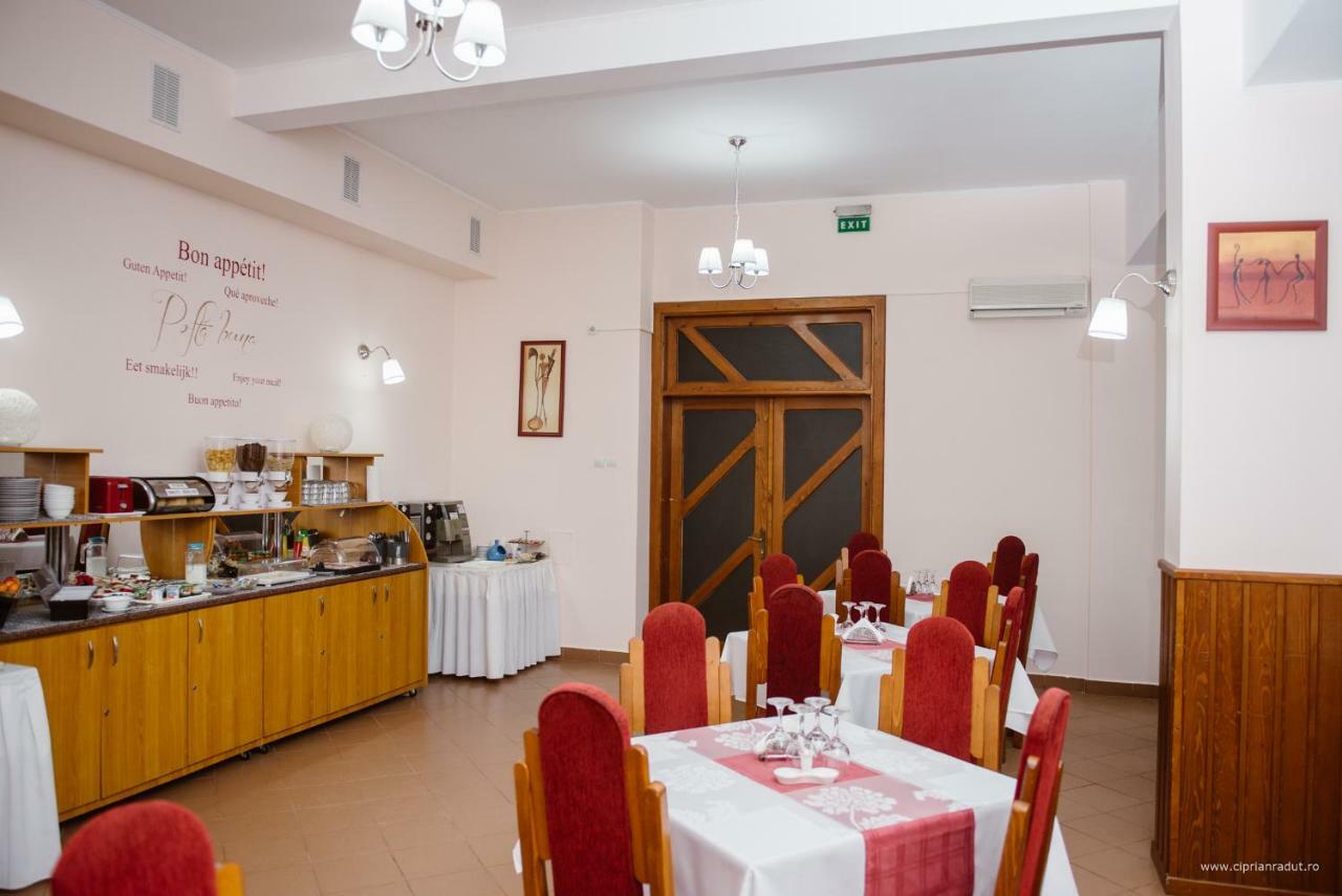 Hotel Iris Tîrnăveni Esterno foto