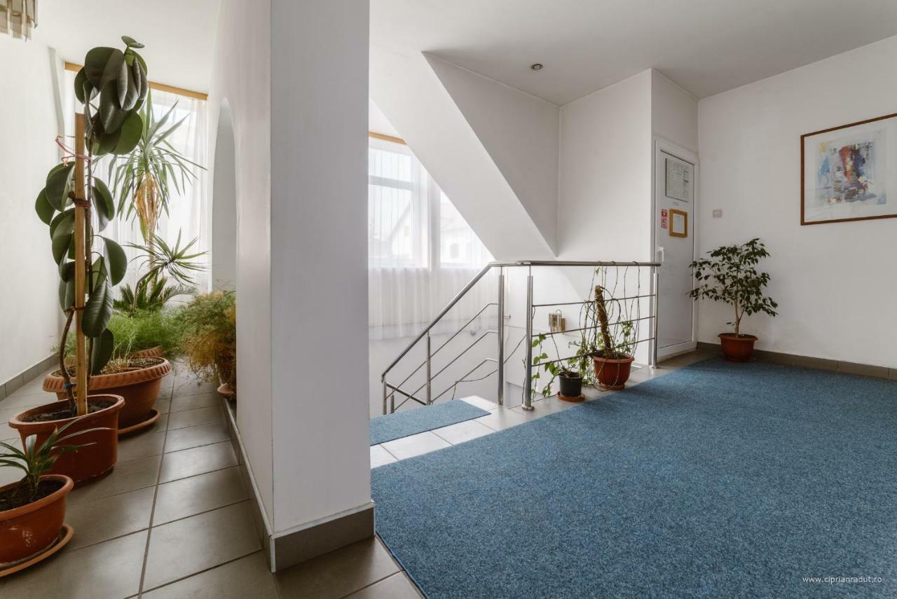Hotel Iris Tîrnăveni Esterno foto