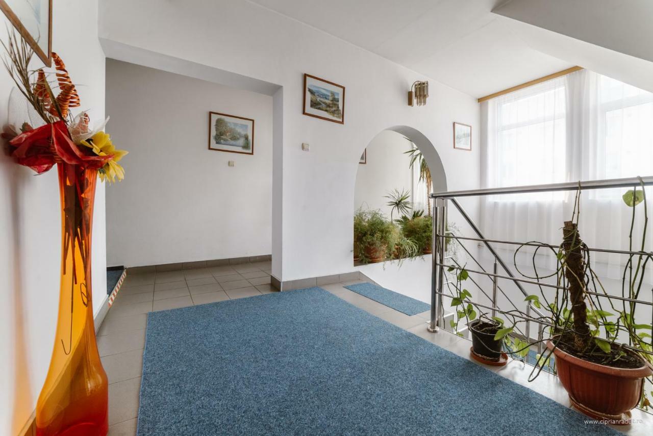 Hotel Iris Tîrnăveni Esterno foto
