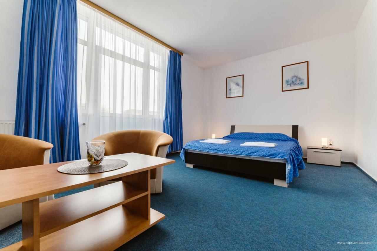 Hotel Iris Tîrnăveni Esterno foto