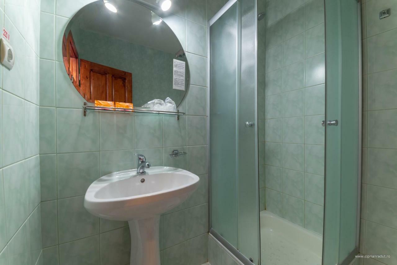 Hotel Iris Tîrnăveni Esterno foto