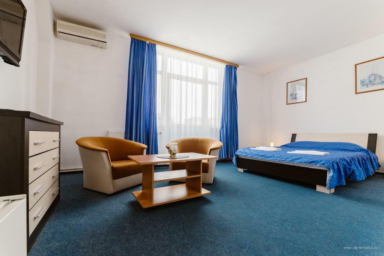 Hotel Iris Tîrnăveni Esterno foto